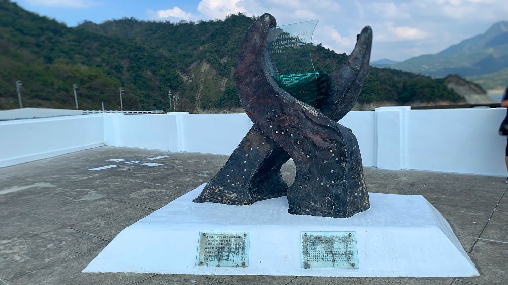 曾文水庫 西拉雅國家風景區 全台最大水庫 的美譽 搭船賞景餵山豬 台南咬一口