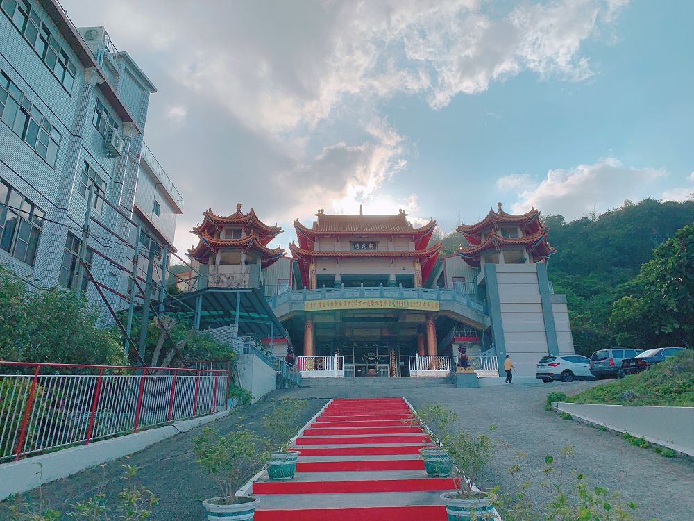 大崗山一線天峽谷 一個小巧的自然景點 見證大自然的巧奪天工 風景秀麗 台南咬一口