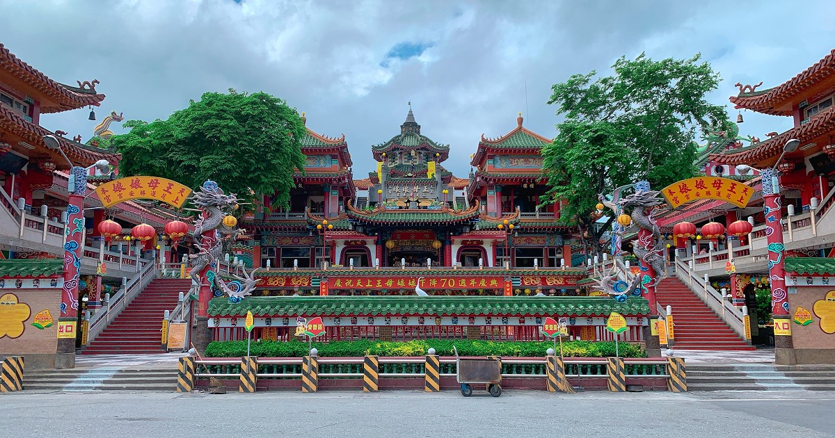 花蓮勝安宮 建築宏偉富麗 庭園景觀幽美 是全省道教聖地之一 台南咬一口