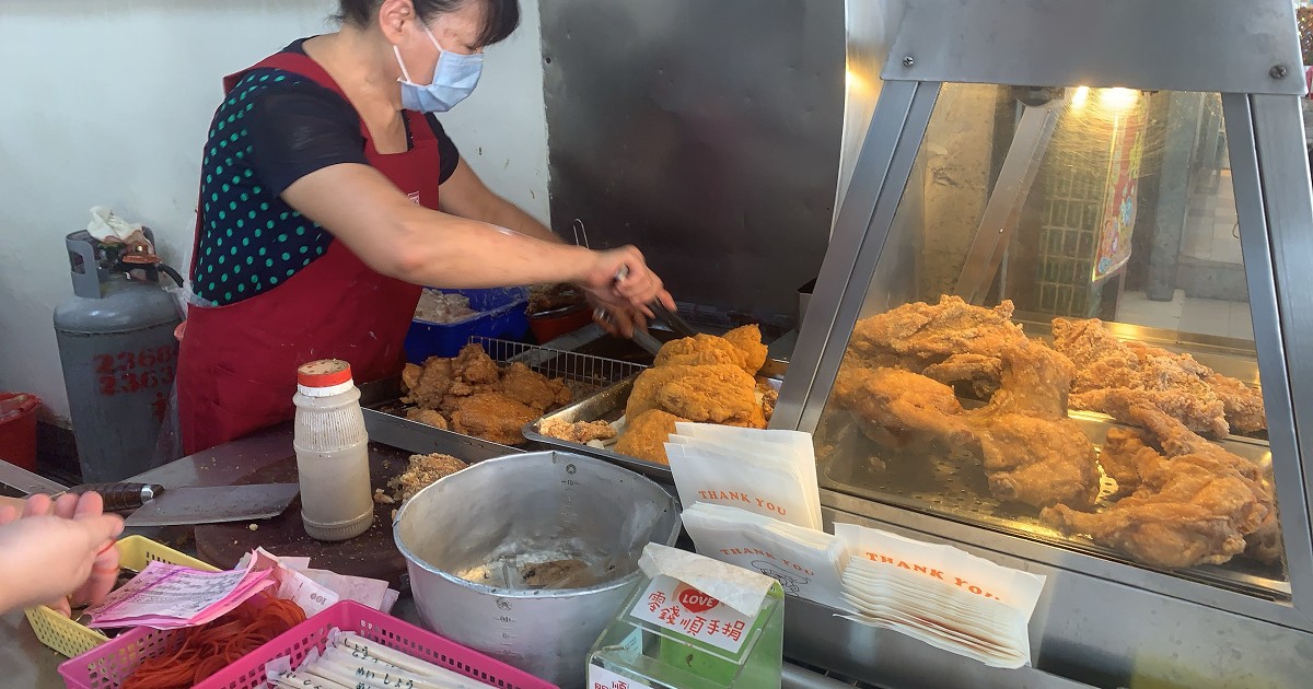 阿娥排骨飯 台南東區人氣排骨便當 健康營養又美味的便當 台南咬一口